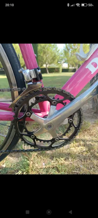 Bicicleta de carretera de rosa