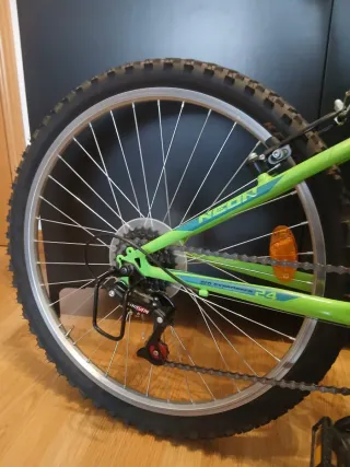 Bicicleta Neon 24 Pulgadas TOYS'R'US