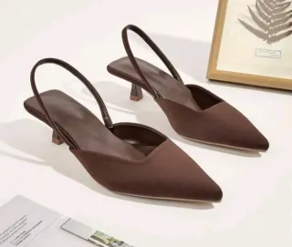 Zapatos de tacón kitten heels marrones