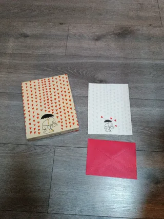 Caja de cartas coleccionables con diseño de corazo