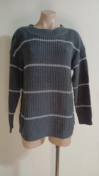 Jersey de punto gris con rayas plateadas