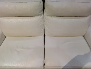 Divano in pelle bianca a due posti