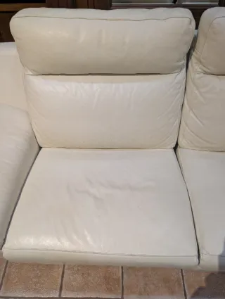 Divano in pelle bianca a due posti