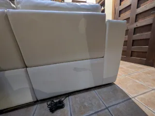 Divano in pelle bianca a due posti