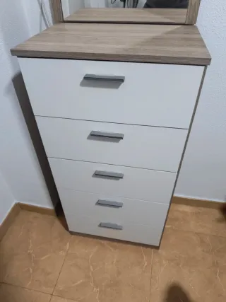 Mesitas de noche y cómoda