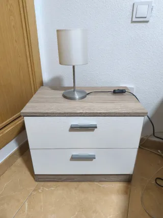 Mesitas de noche y cómoda
