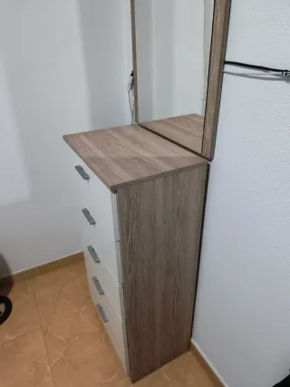 Mesitas de noche y cómoda