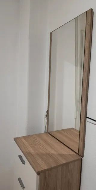 Mesitas de noche y cómoda