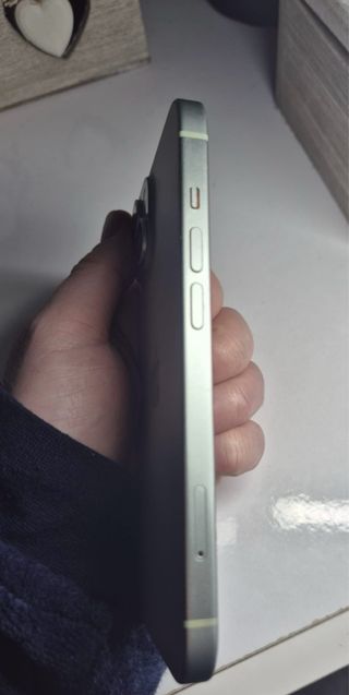 iPhone 15 256GB Verde  (precio negociable)