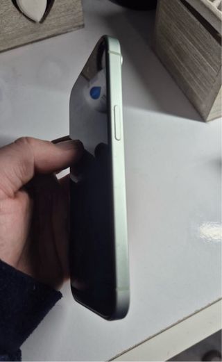 iPhone 15 256GB Verde  (precio negociable)