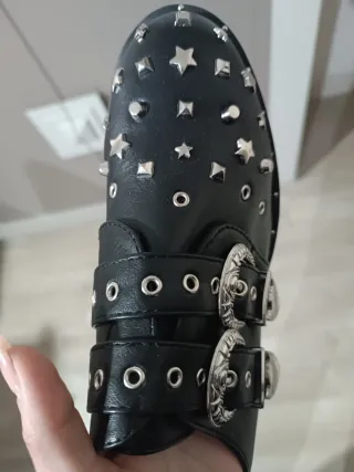 Zapatos negros tachuelas estrellas hebillas 39