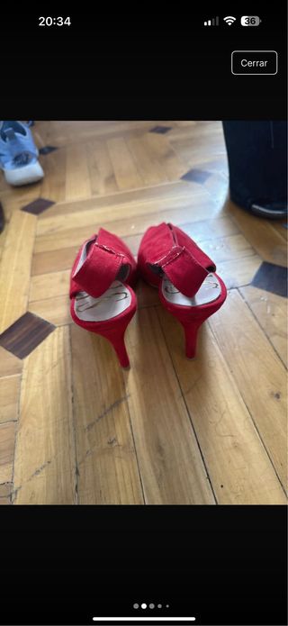 Zapatos de tacón rojos