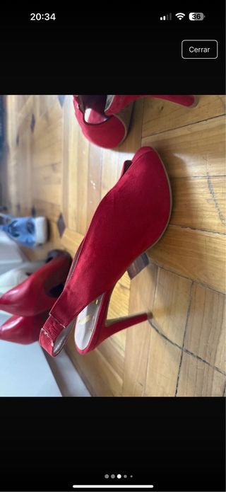 Zapatos de tacón rojos