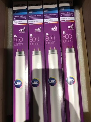 florecente LED Philips 60cm 8W 4000K 5€ la unidad