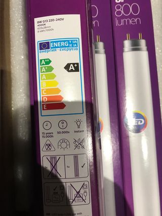 florecente LED Philips 60cm 8W 4000K 5€ la unidad