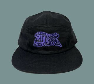 Gorra 5 paneles visera plana