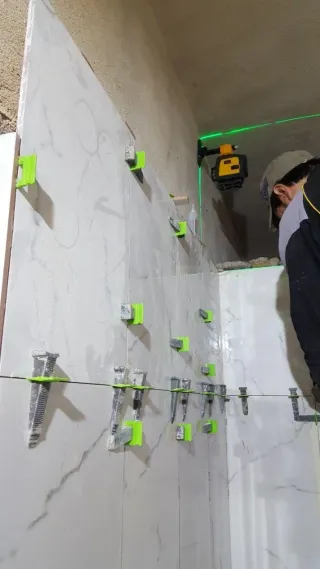 Instalación paredes y suelo baños