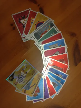 Lote Escudos y Cromos Liga Hypermotion