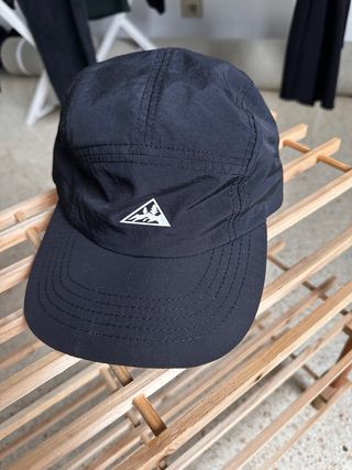 Gorra negra outdoor ajustable