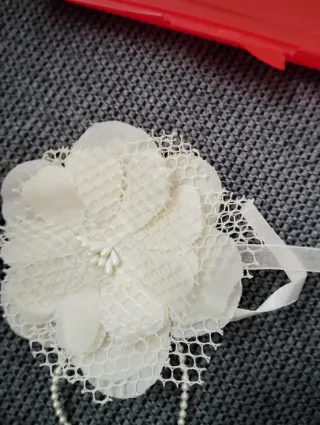 Broche flor encaje y perlas