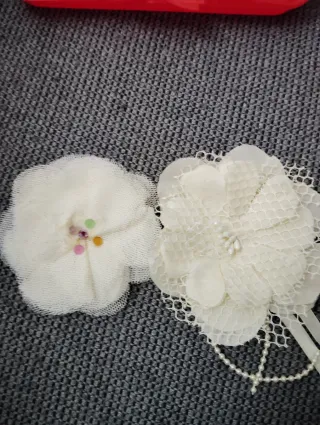 Broche flor encaje y perlas