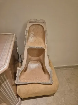 Mesa de centro de cristal con base decorativa