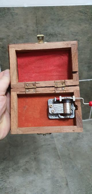 Caja de música de madera con elefante de la suerte