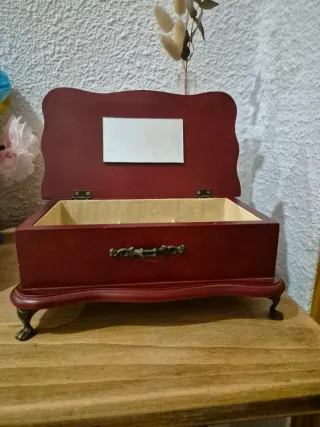 Joyero de madera pequeño con tapa