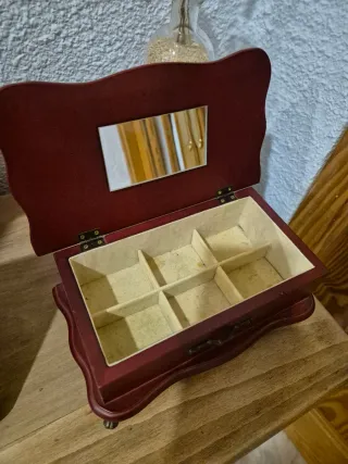 Joyero de madera pequeño con tapa