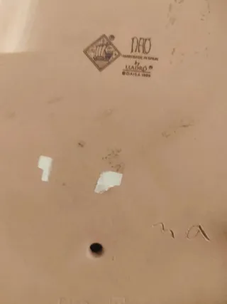 Figura Hawaiana con Cesto de Fruta