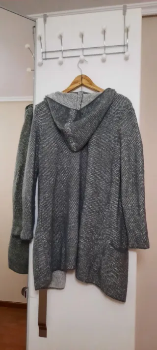 Cárdigan Zara Gris y Blanco