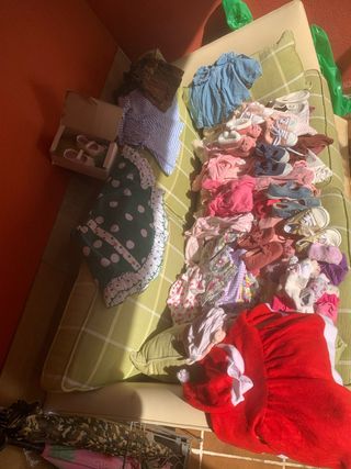 Lote Ropa y zapatos de bebé niña.