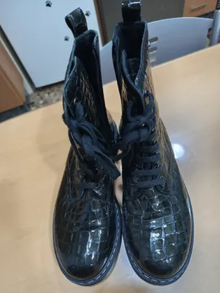 Botas negras efecto piel de cocodrilo