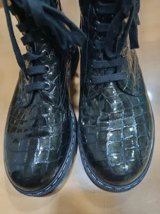 Botas negras efecto piel de cocodrilo