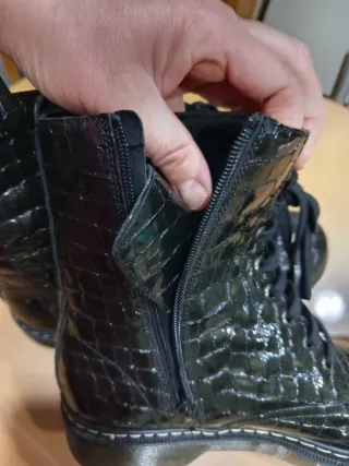 Botas negras efecto piel de cocodrilo