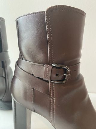 Botas Tod's Castanhas Salto Alto