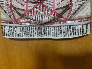 Falda con pedrería y lentejuelas