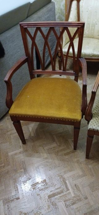 Sillas de madera maciza con tapicería
