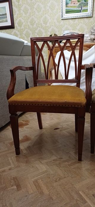Sillas de madera maciza con tapicería