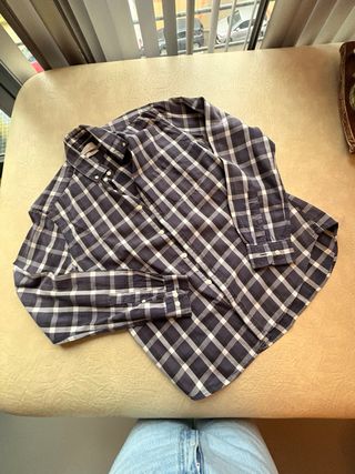 Camisa de cuadros azul y blanco