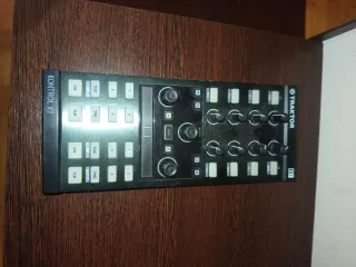 Controladora DJ Traktor Kontrol X1