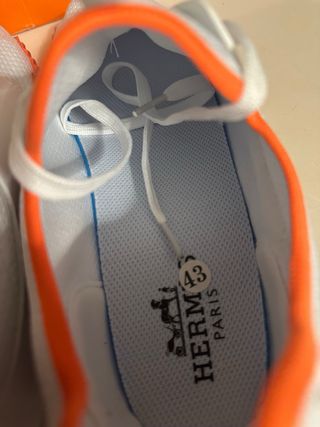 Tenis Hermes Paris Blancos y Naranja