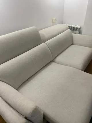 Sofá modular diseño crema impecable.