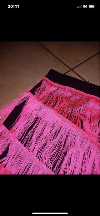 Gonna nera in jersey elastico con frange rosa