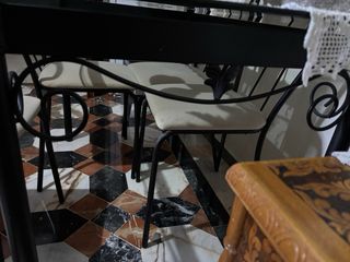 Mesa cristal y forja con 4 sillas