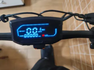 Patinete eléctrico prácticamente nuevo