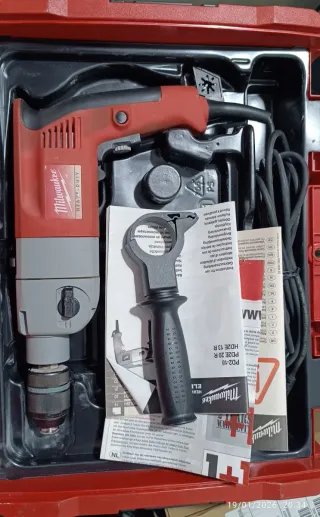 Taladro Percutor Milwaukee 700W