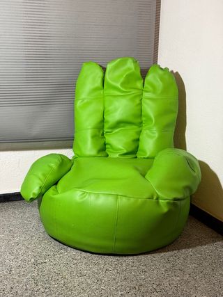 Puff mano gigante verde