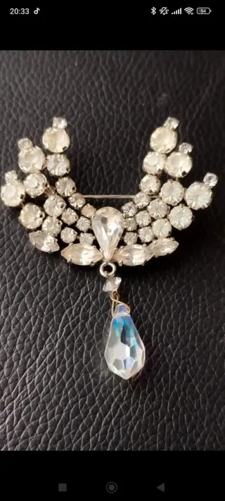 Broche vintage con colgante de cristal