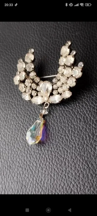 Broche vintage con colgante de cristal